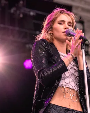 Suki Waterhouse St. Louis
